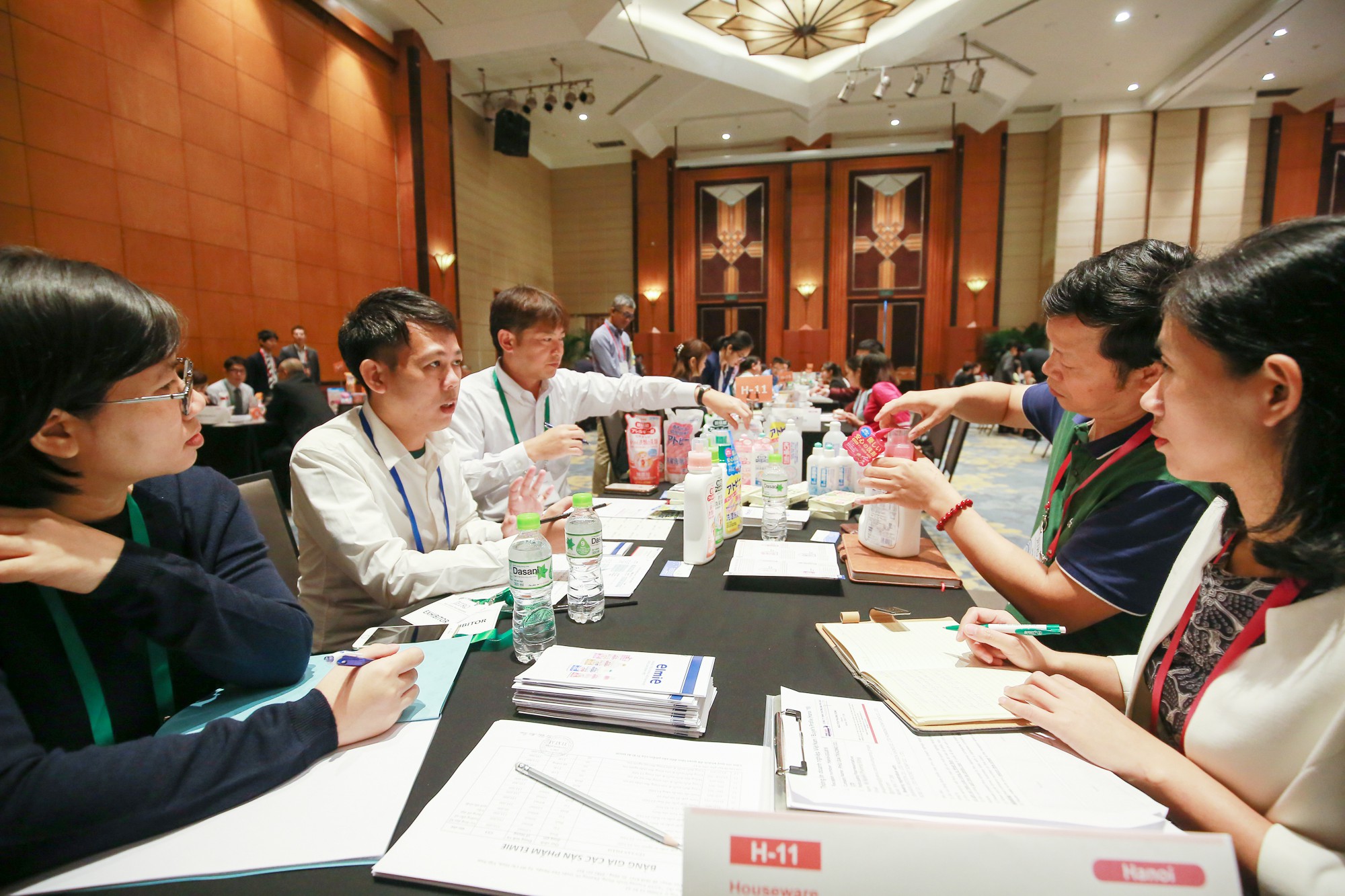 Japanese and Vietnamese firms discuss cooperation opportunities at the event ‘Good Goods Japan’ in Hanoi, Vietnam, December 7, 2018. Photo: Tuoi Tre