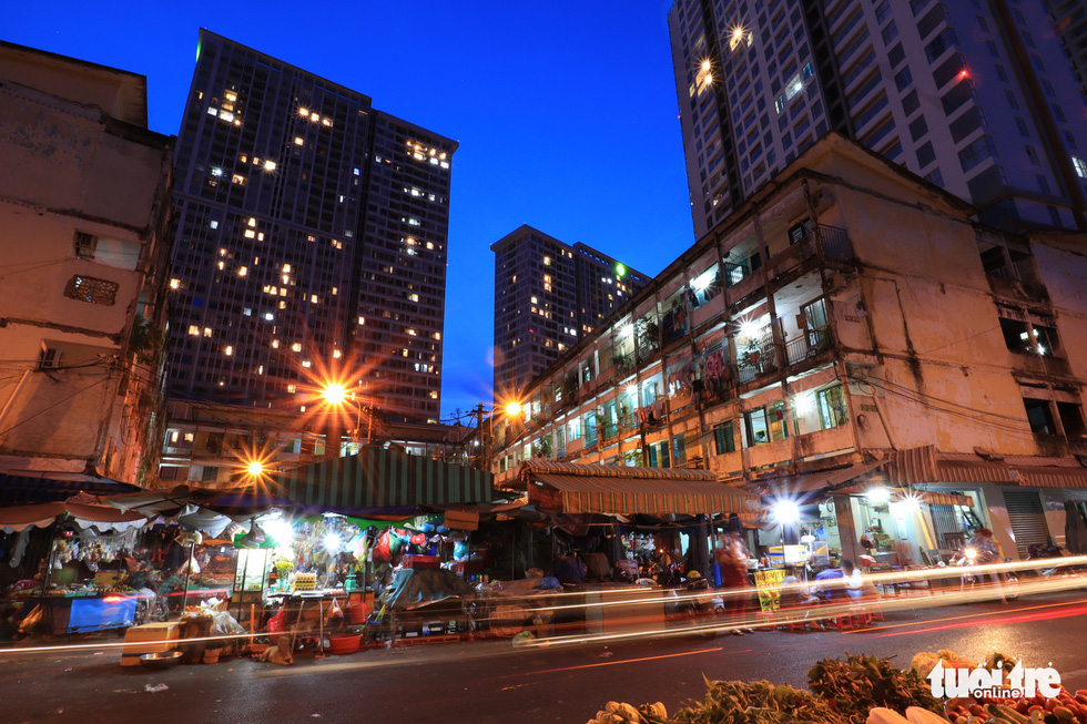 The market next to the Hang Phan apartment building in Ho Chi Minh City, Vietnam. Photo: Tuoi Tre