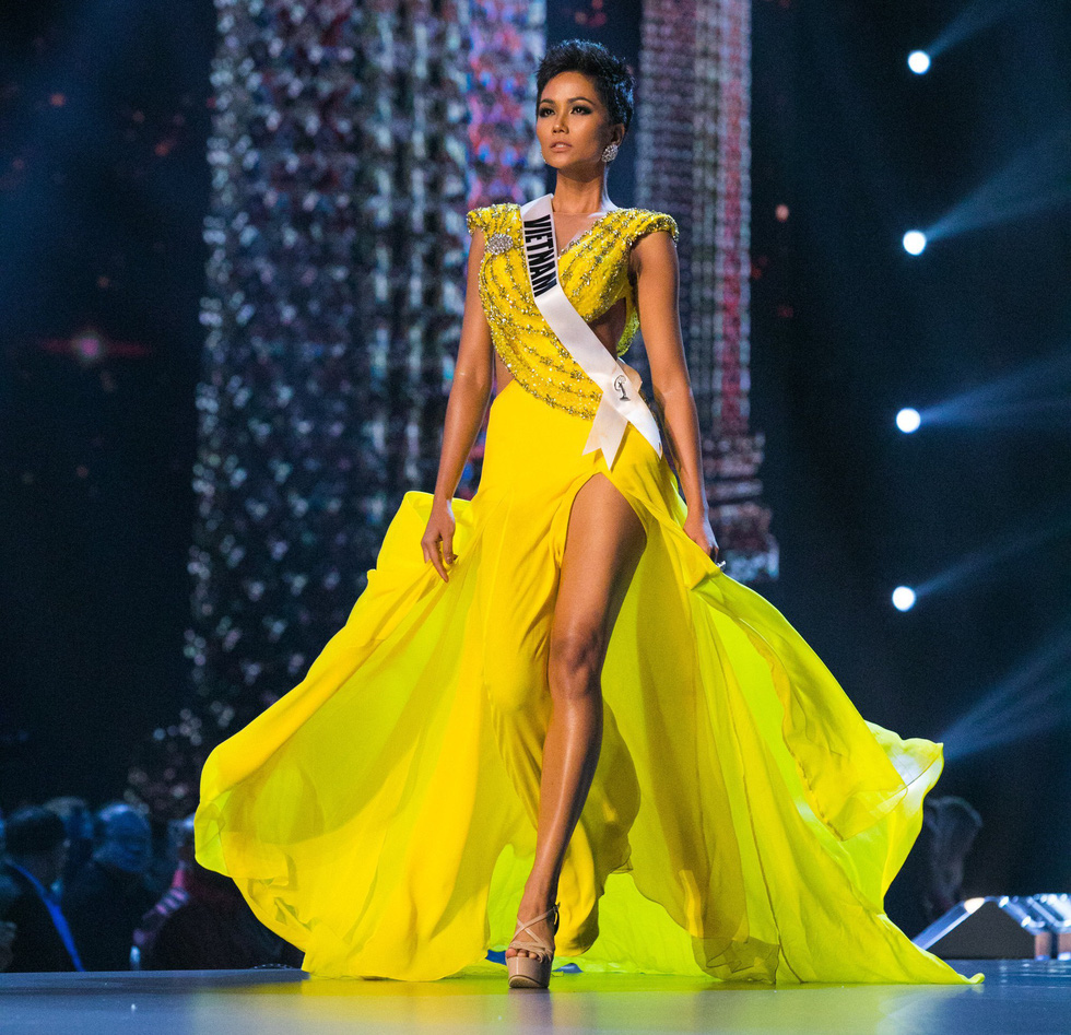 H’Hen Nie performs in the grand finale of the 2018 Miss Universe beauty pageant in Thailand on December 17, 2018.