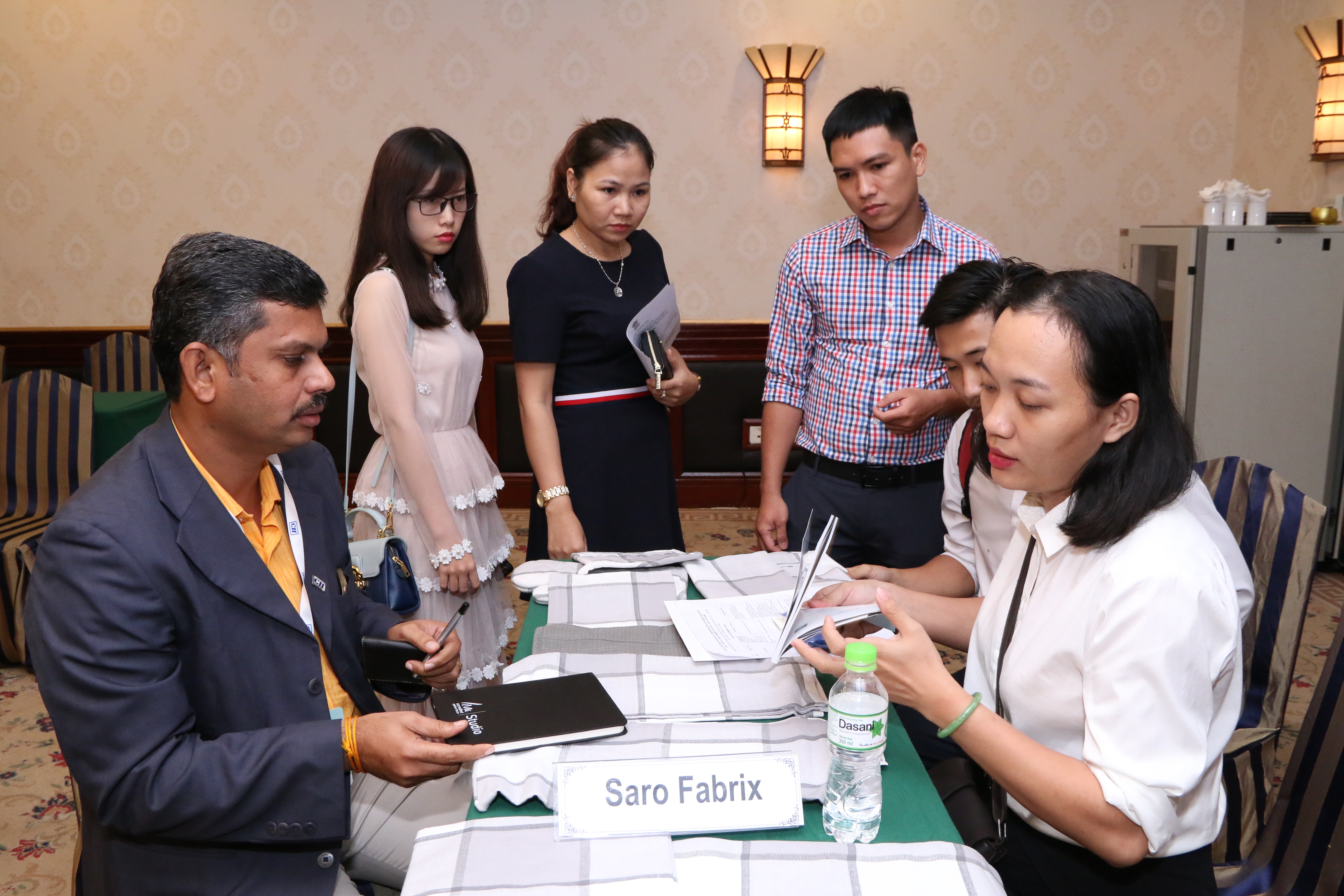 A business matching session at a B2B meeting in textiles and garments in Ho Chi Minh City on December 19, 2018. Photo: Consulate General of India