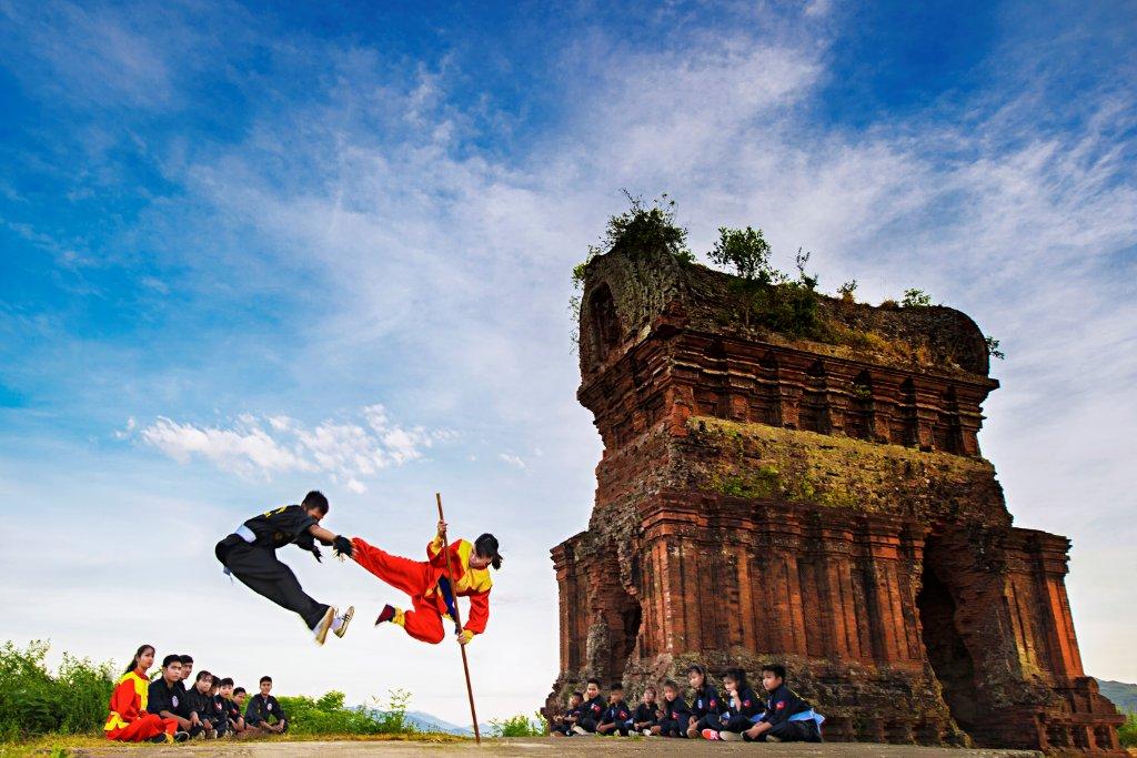 A photo of traditional Vietnamese martial artists honing their craft in front of an ancient pagoda wins the first prize.