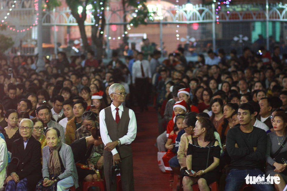 People at a church in Da Nang City on December 24, 2018. Photo: Tuoi Tre