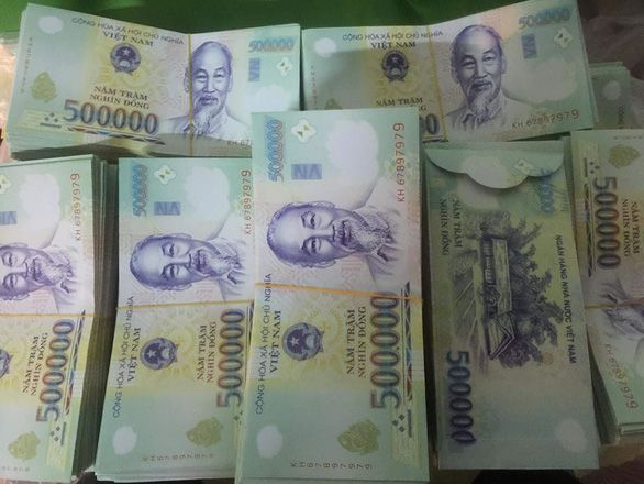 Lucky money envelopes are printed in form of VND500,000 ($21.5) banknotes. Photo: Tuoi Tre