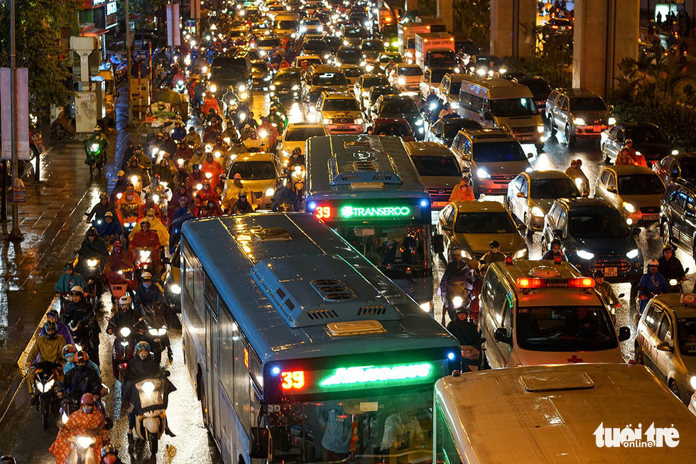 A traffic congestion on a street in Hanoi on December 28, 2018. Photo: Tuoi Tre