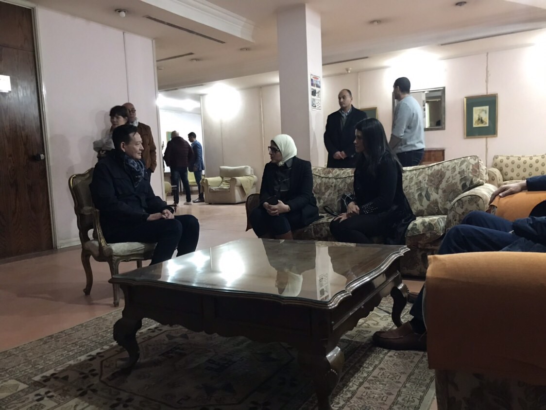 Vietnamese Ambassador to Egypt Tran Thanh Cong visits victims of a deadly bomb blast in Cairo on December 29, 2018.