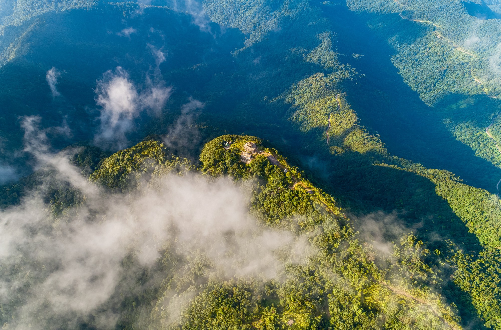 A bird’s-eye view of Hai Vong Dai, situated on the top of the highest mountain in Bach Ma Range in central Vietnam. Photo: Nguyen Phong