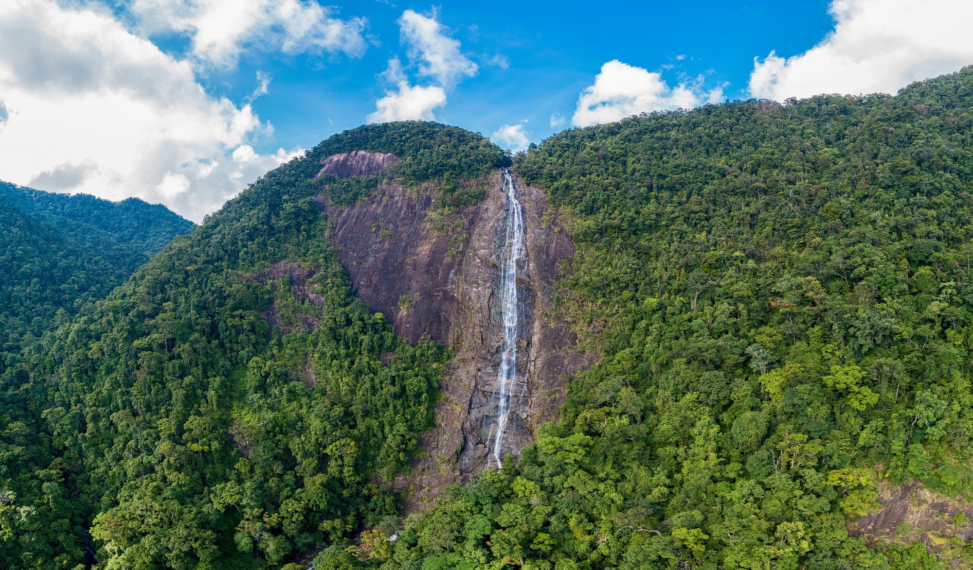 Do Quyen Waterfall in Bach Ma Range in central Vietnam. Photo: Nguyen Phong