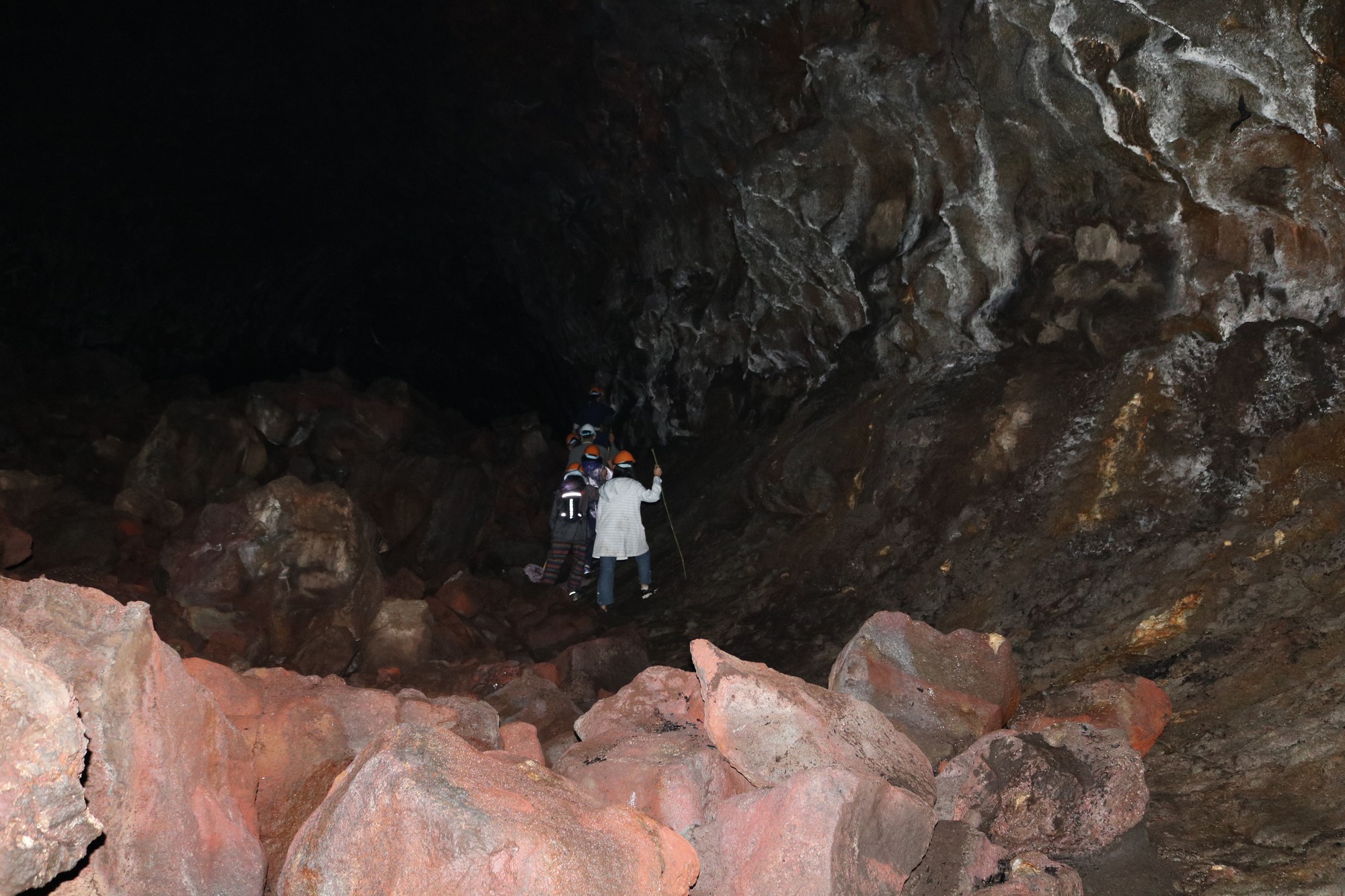 Rocks inside the C7 lava cave in Dak Nong Province, Vietnam’s Central Highlands. Photo: Tuoi Tre