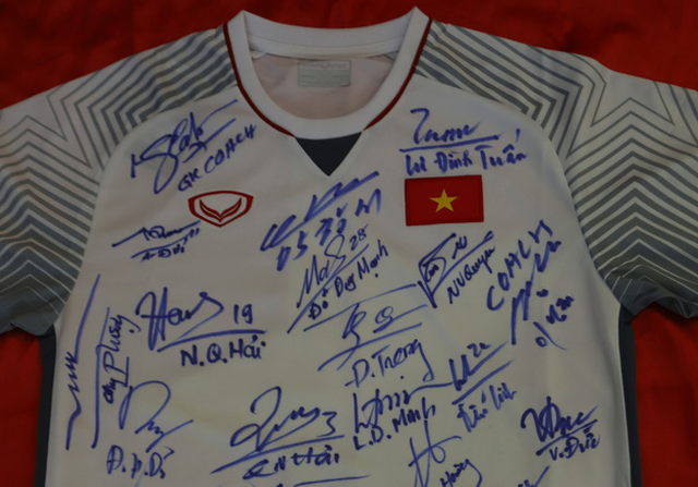 Jersey, ball signed by Vietnam’s ASEAN Cup winning squad to be put up for auction