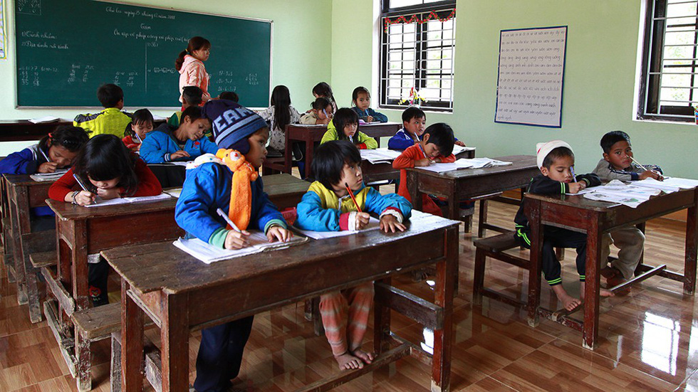 Schoolchildren study in a classroom in Khe Chu Valley in Quang Nam Province, central Vietnam. Photo: Tuoi Tre