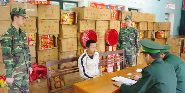 Vietnam police arrest Chinese group smuggling firecrackers