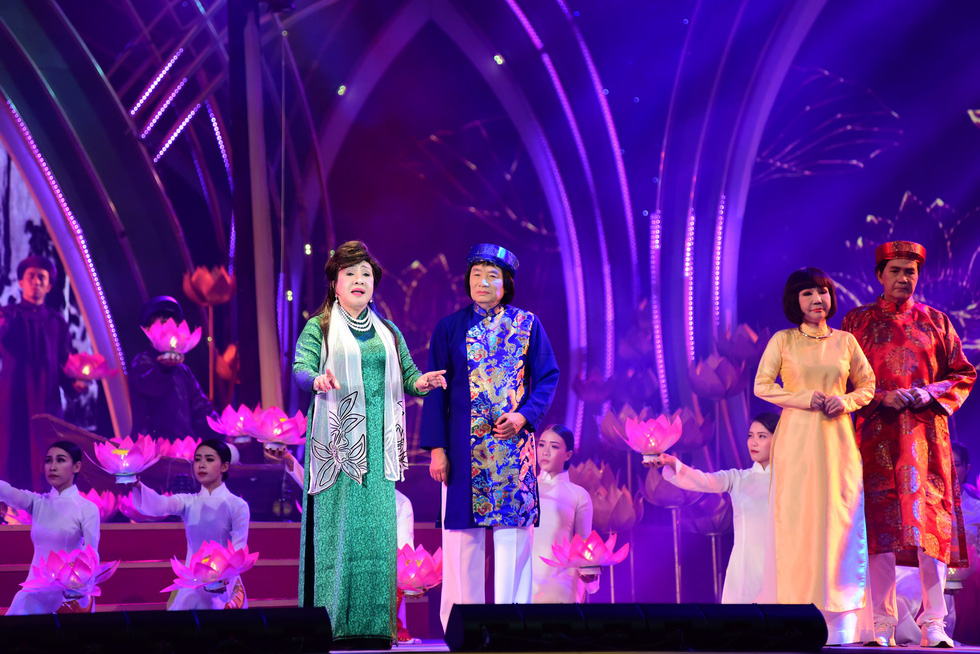 Artists perform at a ceremony celebrating 100 years of the development of ‘cai luong’ in Ho Chi Minh City on January 13, 2019. Photo: Tuoi Tre