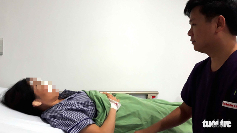 An overseas Vietnamese woman is treated at a beauty clinic in District 1, Ho Chi Minh City. Photo: Tuoi Tre