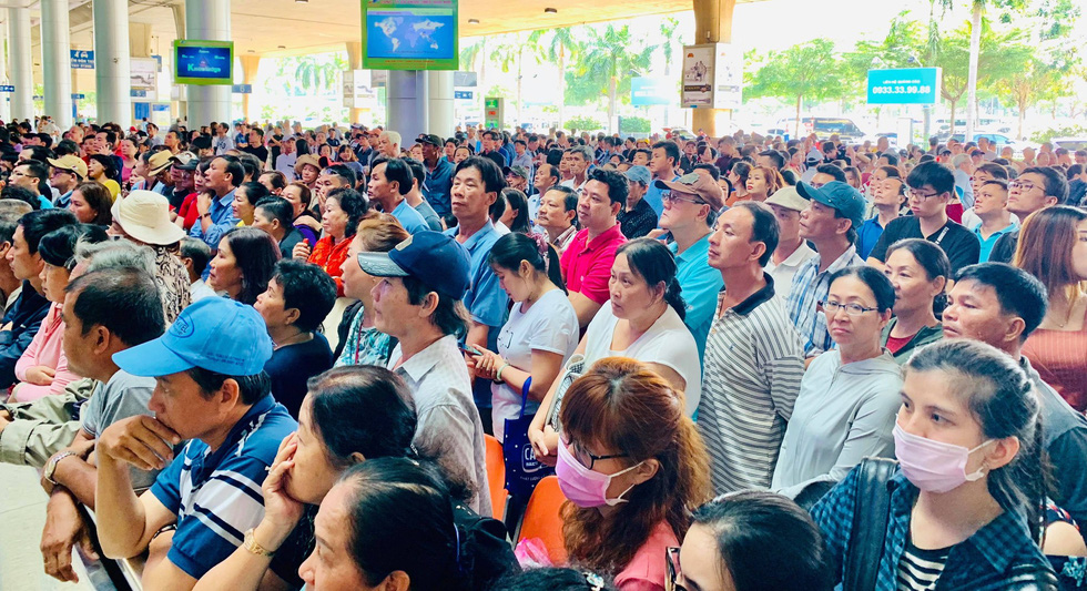 Ho Chi Minh City airport packed as people welcome overseas Vietnamese home for Tet