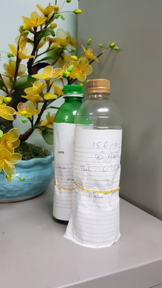 Two bottles of alcohol that D.V.M. consumed before he suffered from methanol poisoning. Photo: Tuoi Tre