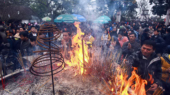 Researcher warns against chemically scented incense as pilgrimage season starts in Vietnam