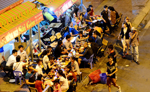 A roadside eatery is seen on the pavement of Pham Van Dong Street in Ho Chi Minh City. Photo: Quang Dinh / Tuoi Tre