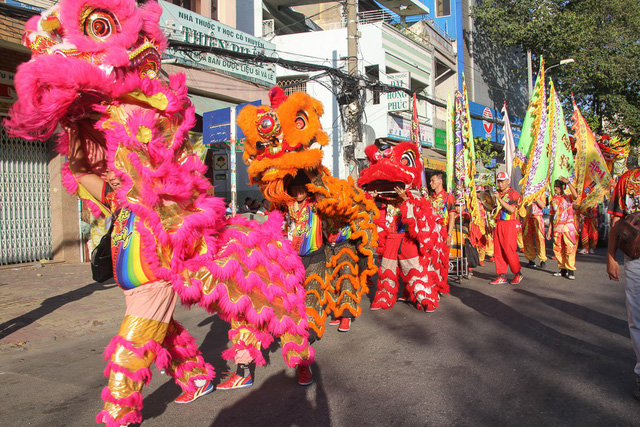 Chinese-Vietnamese community celebrates Lantern Festival in Ho Chi Minh City