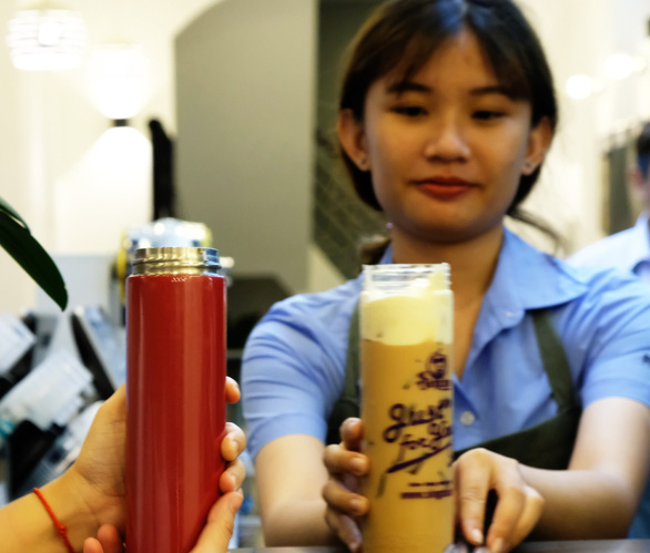 ‘Bring your own cup’ trend catches on among eco-conscious bubble tea fans in Vietnam