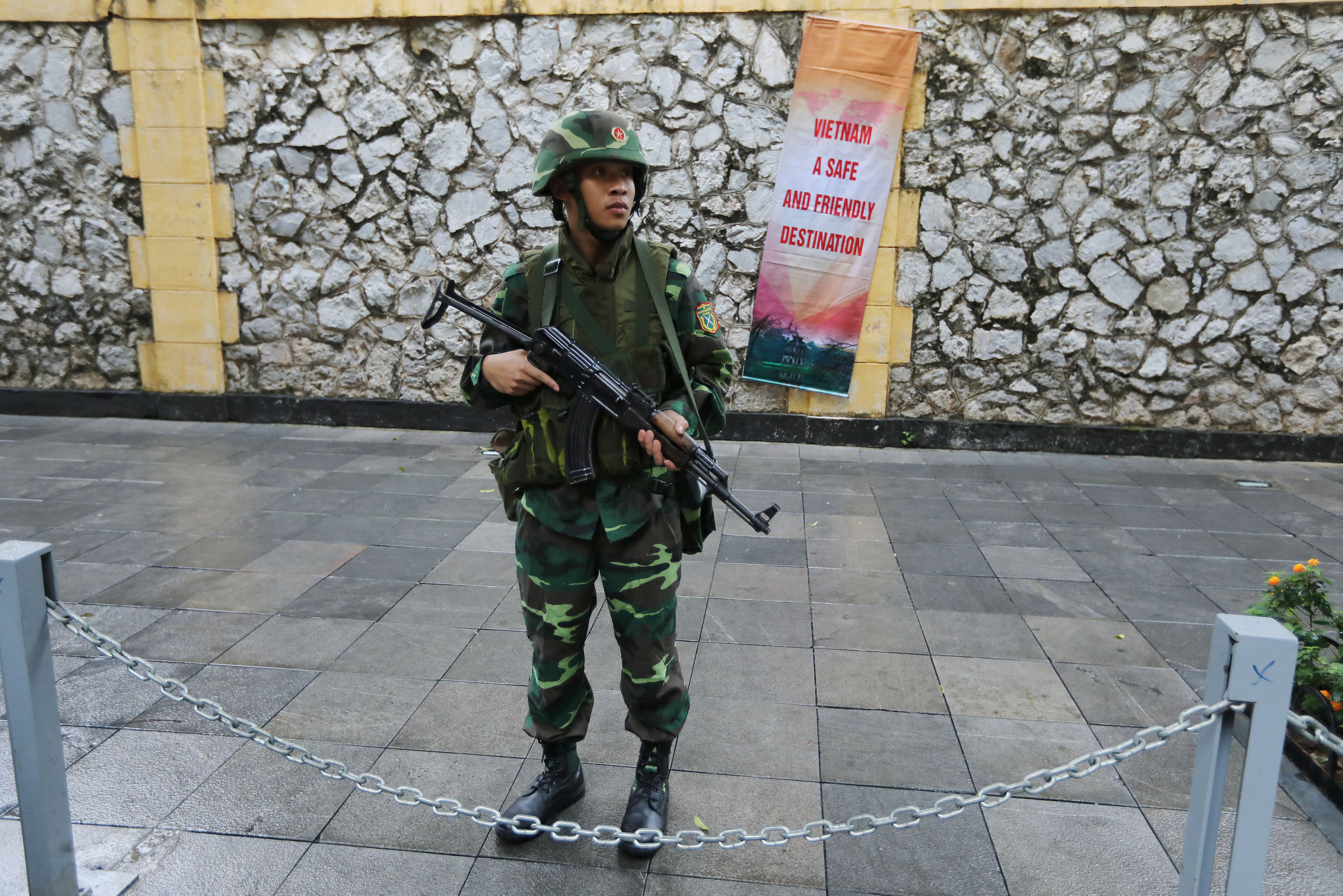 Security personnel are seen near the Melia hotel ahead of the North Korea-U.S. summit in Hanoi, Vietnam February 26, 2019.  Photo: Reuters