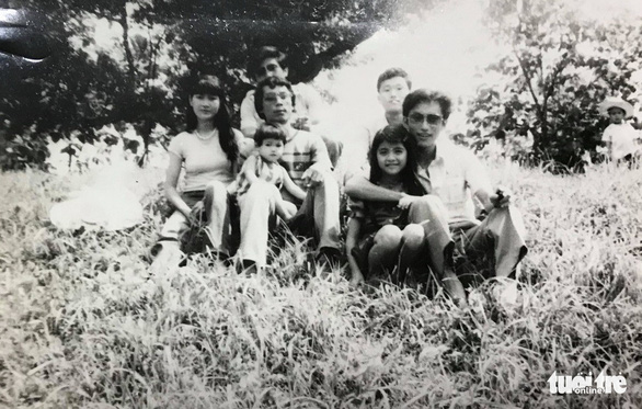A scanned copy of a photo the four North Korean students photo took with the family of their lecturer Tran Nhat Chinh in 1984.