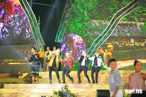 Musical performance at the ceremony. Photo: Dinh Cuong / Tuoi Tre