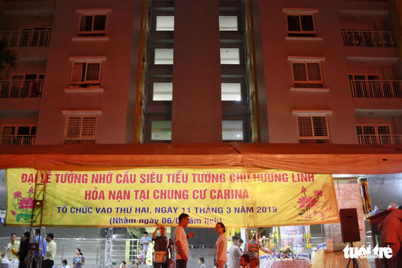 The yard of the Carina Plaza apartment complex in District 8, Ho Chi Minh City, during a prayer service on March 11, 2019. Photo: Hoang Dong / Tuoi Tre