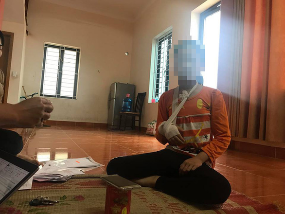 Q. and her injured right arm at her home in Chuong My District, Hanoi. Photo: P. Thao / Tuoi Tre