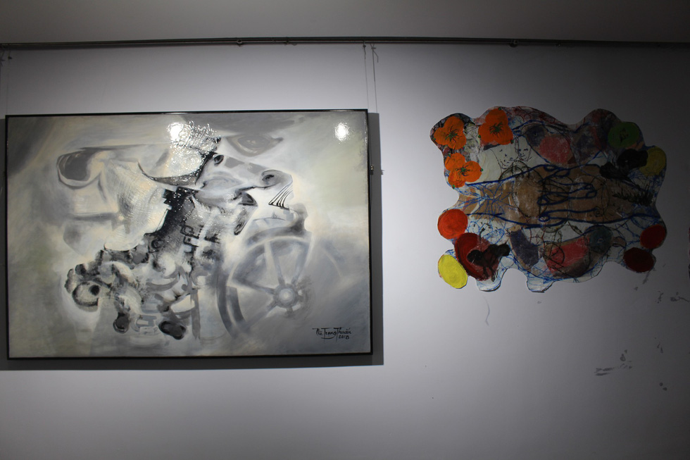 Paintings and installation are on display at the Da Nang Fine Arts Museum. Photo: Doan Nhan / Tuoi Tre