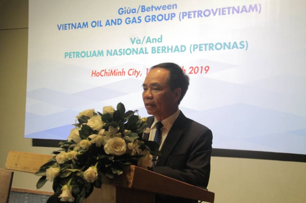 Nguyen Quoc Thap, vice president of Petrovietnam, delivers a speech at the event.