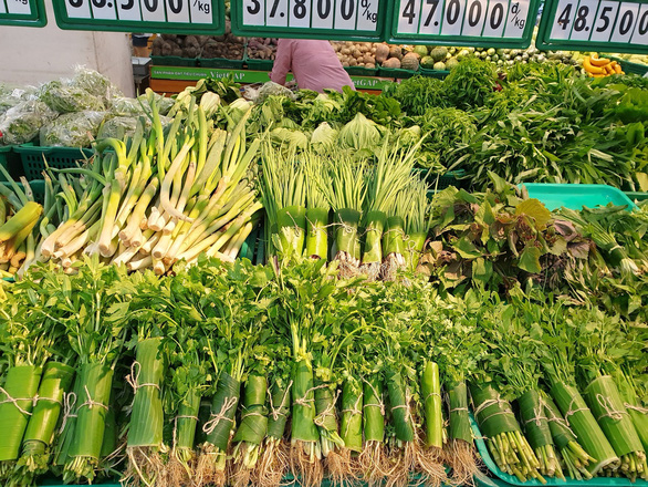 Bunches of veggies are wrapped in banana leaves at a supermarket in Ho Chi Minh City. Photo: N.T / Tuoi Tre