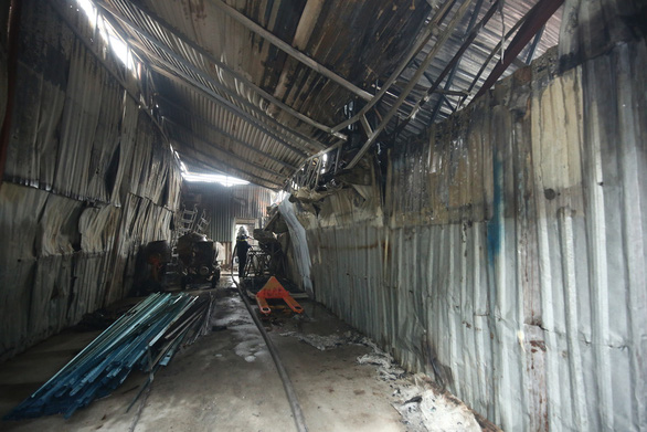 A workshop is heavily damaged by the falmes. Photo: M. Quang / Tuoi Tre