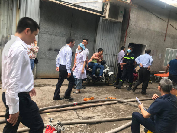 Authorities deal with the incident. Photo: M. Quang / Tuoi Tre