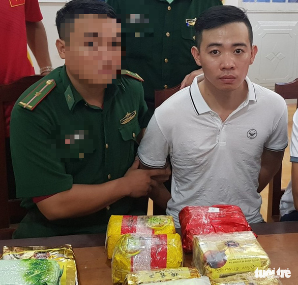 Du Quoc Cuong is arrested in An Giang Province, April 13, 2019. Photo: Buu Dau / Tuoi Tre