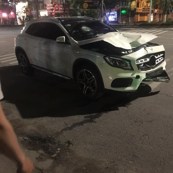 The Mercedes car has its front damaged following the crash. Photo: Otofun