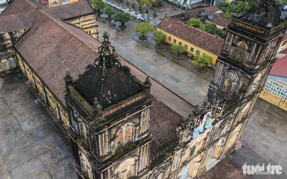 The roof and bell towers of the Bui Chu Cathedral in Nam Dinh Province, Vietnam is badly degraded. Photo: Nguyen Khanh / Tuoi Tre