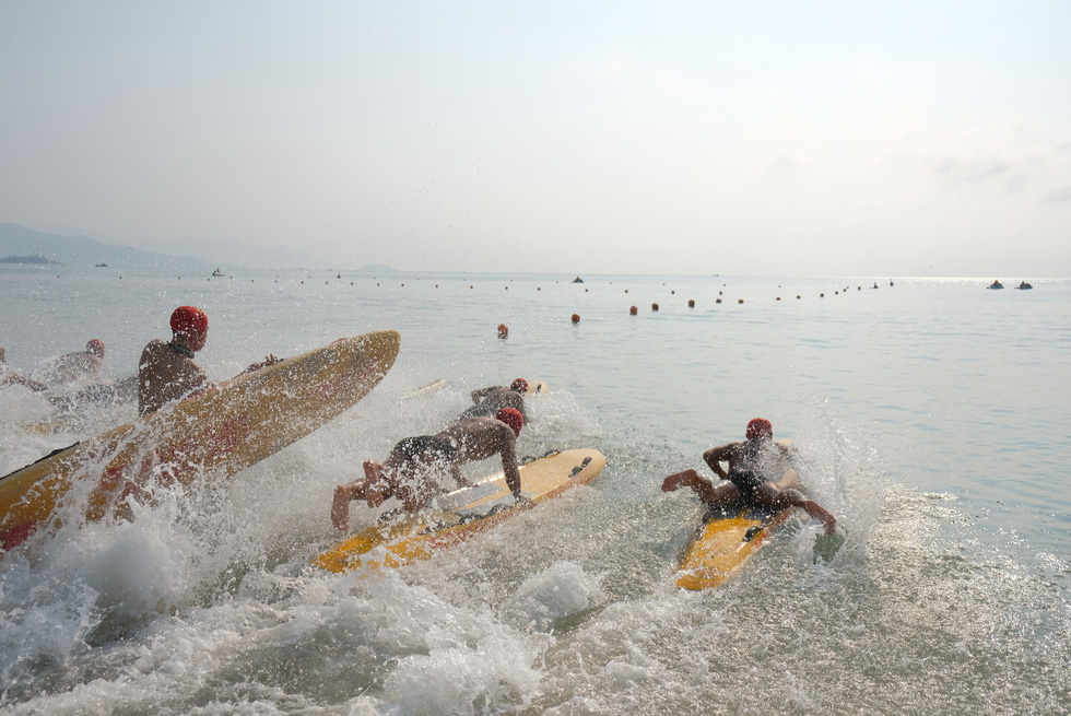 Lifeguards compete in a lifeguard competition in Nha Trang City, Vietnam on May 5, 2019. Photo: Dinh Cuong / Tuoi Tre