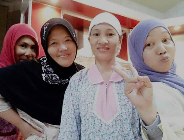 A Vietnamese maid in Saudi Arabia (second from left) poses for a photo with other maids in the neighborhood. Photo: Supplied