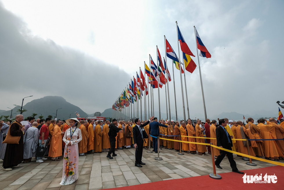 Delegates arrive at the pagoda to participate in the UN Day of Vesak.