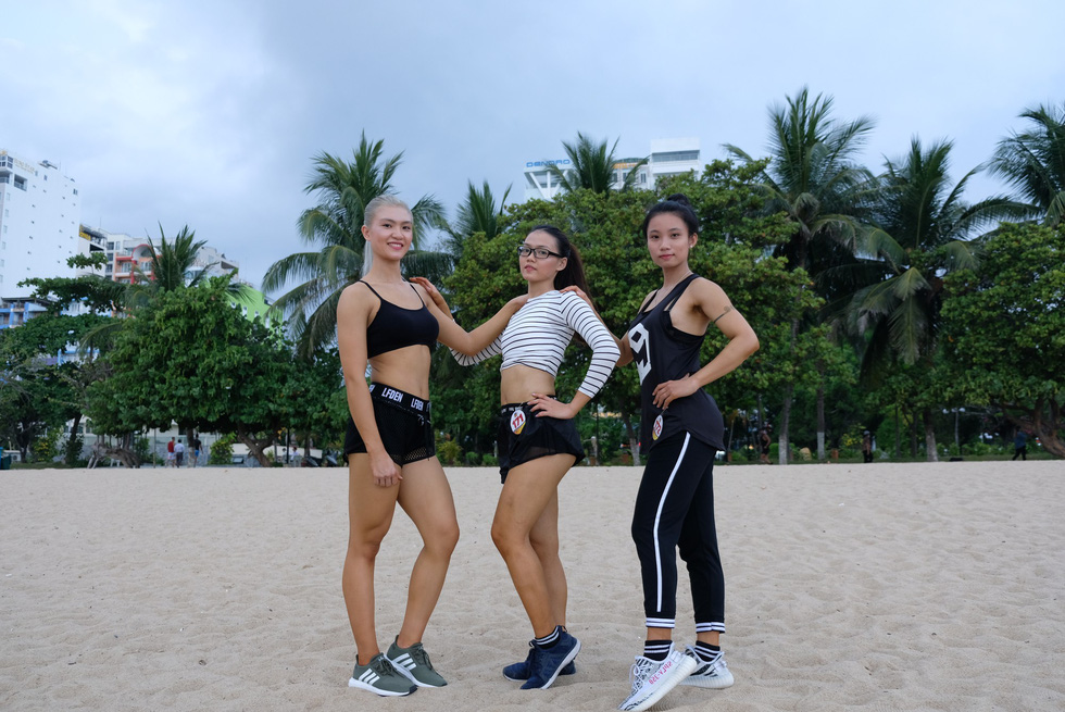 Contestants of the beach bodybuilding competition pose for photography on Tran Phu beach in Nha Trang, Khanh Hoa, south-central Vietnam, on May 13, 2019. Photo: Dinh Cuong / Tuoi Tre