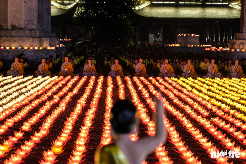 Thousands of water lanterns illuminate the Tam Chuc Pagoda in Ha Nam, northern Vietnam, on May 13, 2019. Photo: Nam Tran / Tuoi Tre