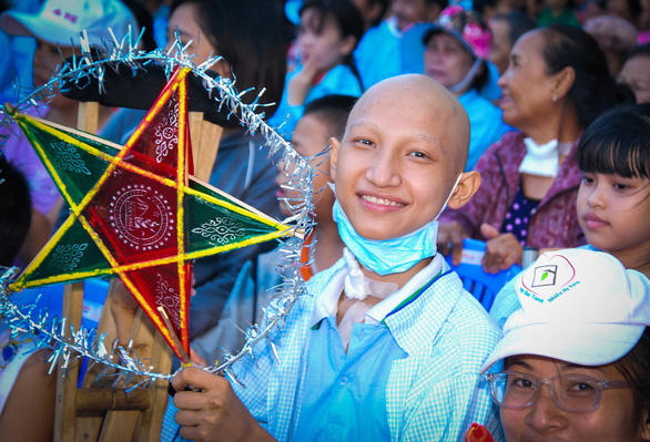 A cancer patient smiles. Photo: Dang Huu Hung