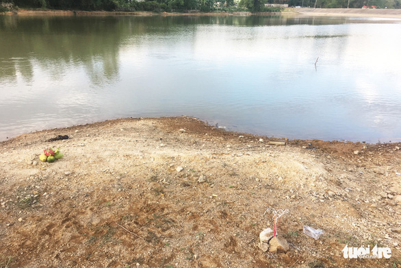 The bank of Trai Xanh dam where the students picnicked prior to the incident. Photo: Doan Hoa  / Tuoi Tre
