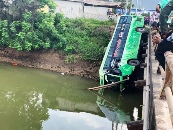 A bus is seen after veering into a river in Thanh Hoa, north-central Vietnam, June 4, 2019 in this photo supplied by an eyewitness.