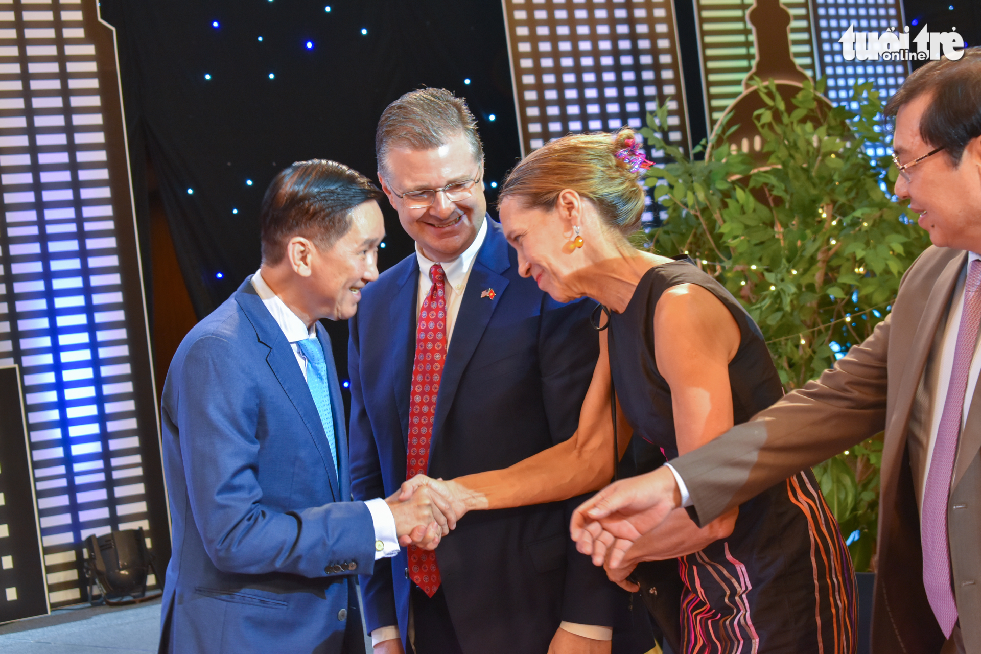 Ho Chi Minh City deputy chairman Tran Vinh Tuyen (L) shakes hands with U.S. Consul General in Ho Chi Minh City Mary Tarnowka as U.S. Ambassador to Vietnam Daniel Kritenbrink (C) reacts at an event celebrating the 243rd U.S. Independence Day in Ho Chi Minh City on June 5, 2019. Photo: Tuan Son / Tuoi Tre News