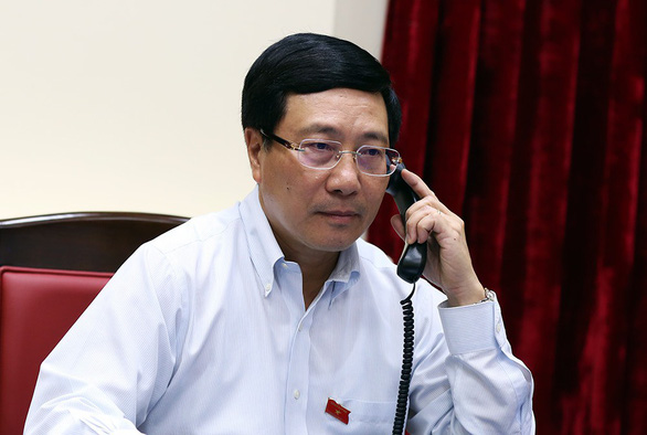 eputy Prime Minister and Foreign Minister Pham Binh Minh holds telephone talks with Singaporean Foreign Minister Vivian Balakrishnan on June 7. Photo: Vietnam News Agency