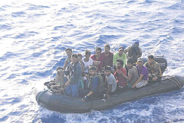 Filipino fishermen on a ship that sank off Vietnam’s Truong Sa (Spratly) archipelago on June 9 after being hit by a Chinese vessel are brought to safety. Photo: Philippine Navy