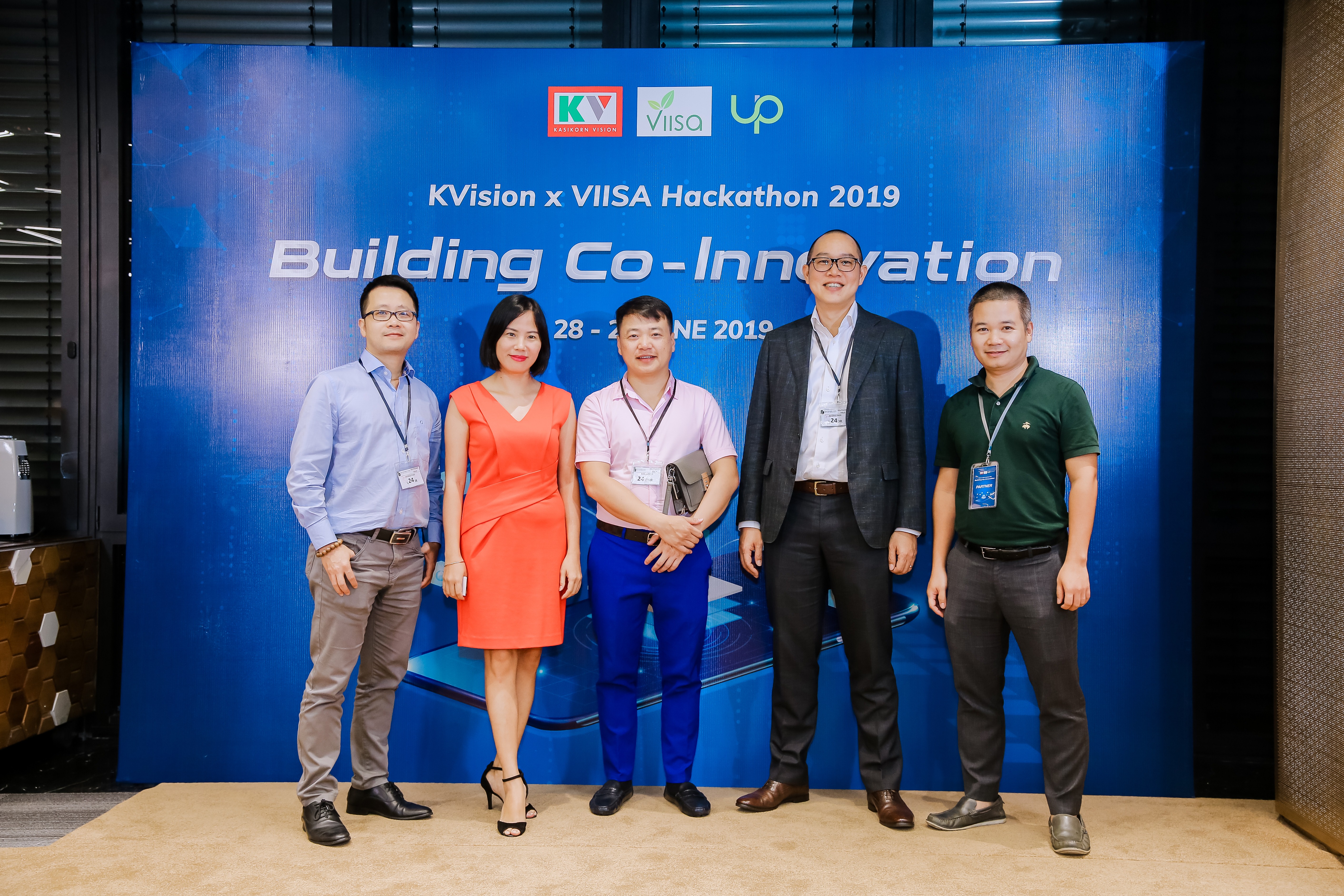 From left: Nghiem Thanh Son, Senior Deputy Director General of Payment Systems Department, State Bank of Vietnam and Vice Chairman of SBV Fintech Steering Committee; Duong Nguyen, Partner, EY Vietnam; Nguyen Hoa Binh, Chairman, NextTech; Chat Luangarpa, First Senior Vice President, KASIKORNTHAI BANK PCL and Director, KVision; Duc Tran, CEO, VIISA