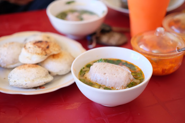 A serving of banh can. Photo: Son Luong / Tuoi Tre News