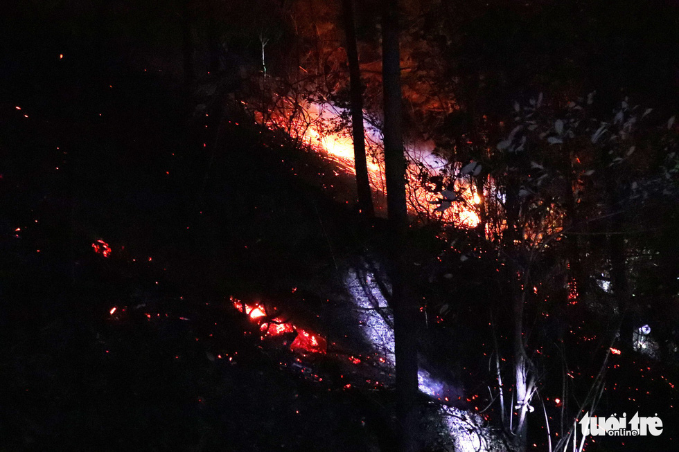The fire is put out at some areas but can flare up again at any time. Photo: Doan Hoa / Tuoi Tre